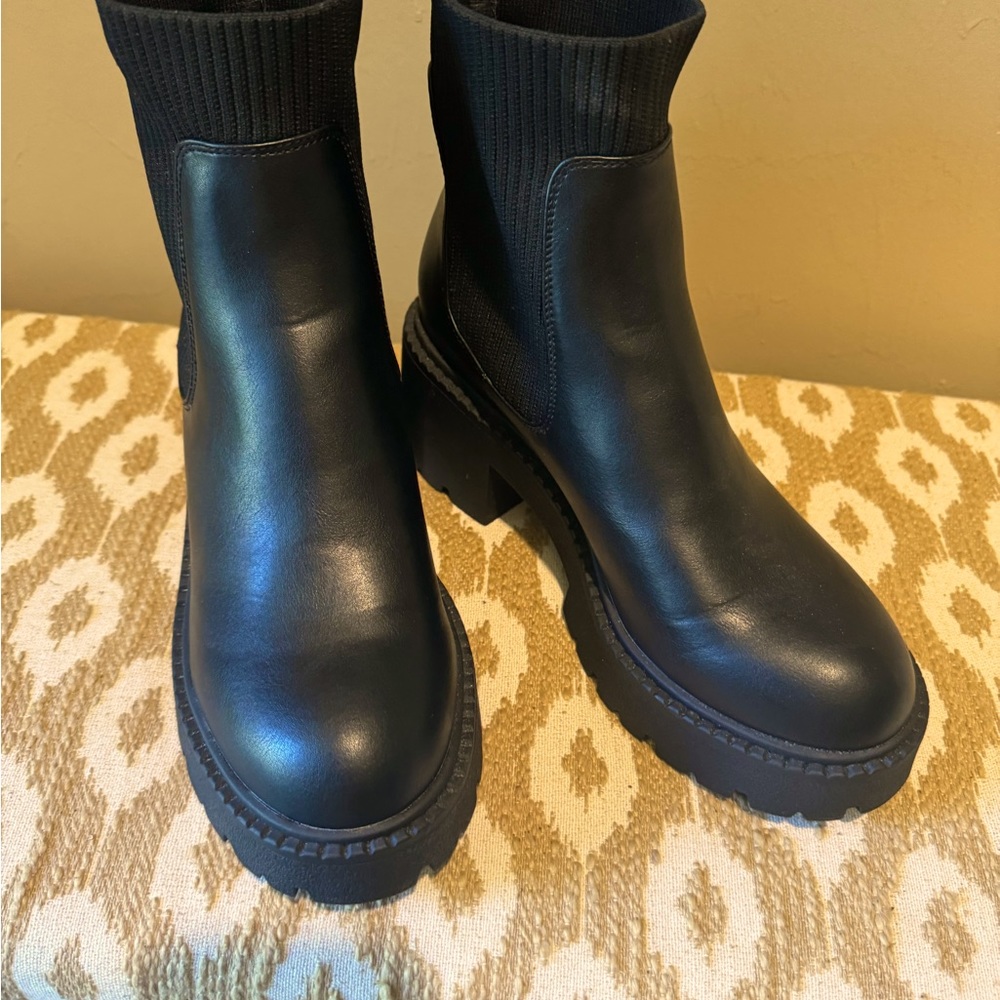 NWOT Steve Madden boots size 8